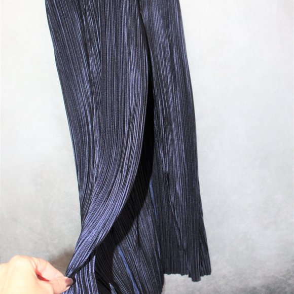 STYLESTALKER Plunging Neckline Crepe Maxi Dress - Picture 2 of 15